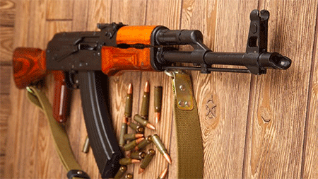 un fusi de asalto Kalashinkov Armas compradas de Alemania podrían haber sido utilizadas en Paris